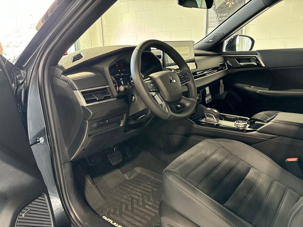 2026 Mitsubishi Outlander LE