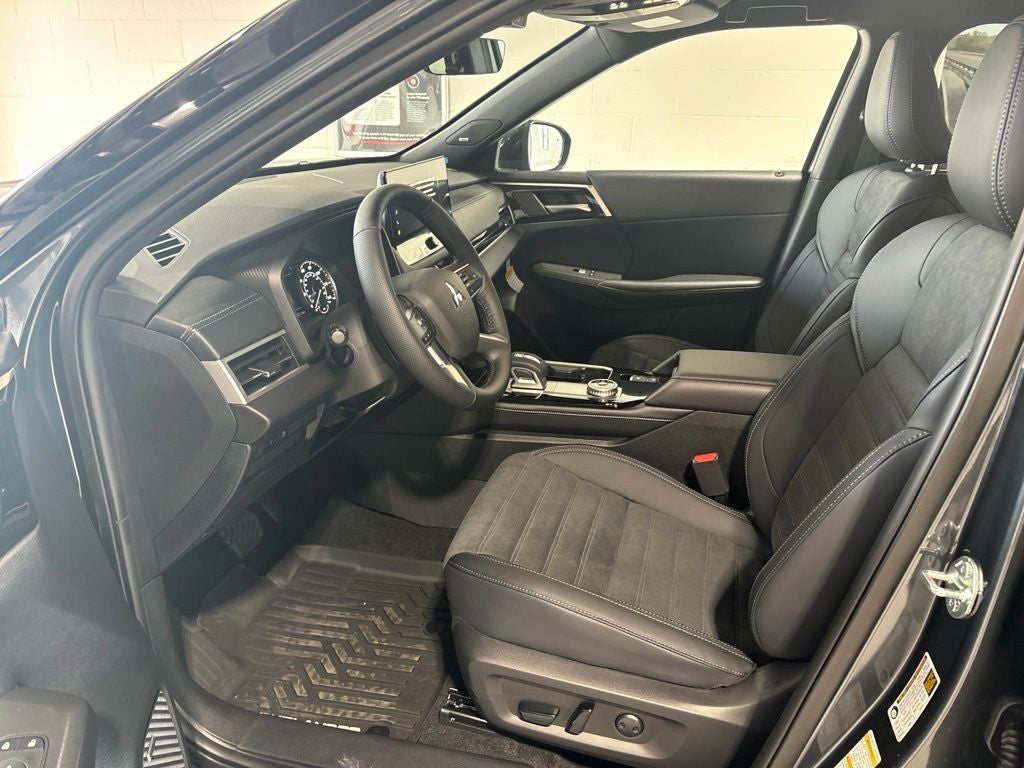 2026 Mitsubishi Outlander LE
