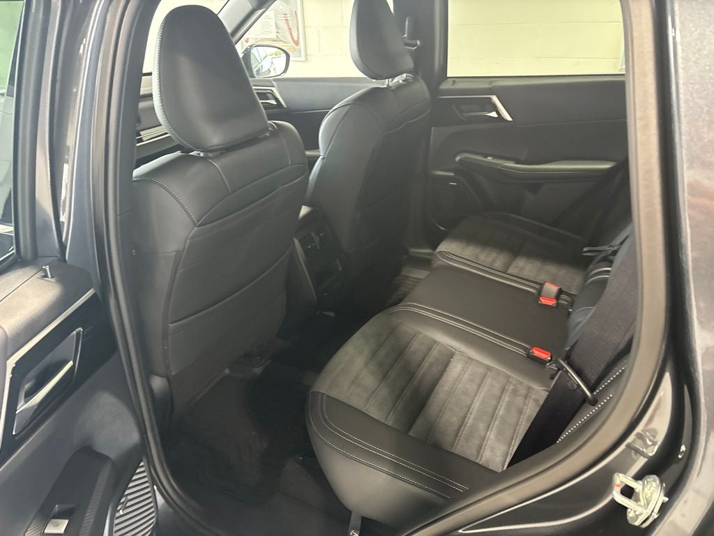 2026 Mitsubishi Outlander LE