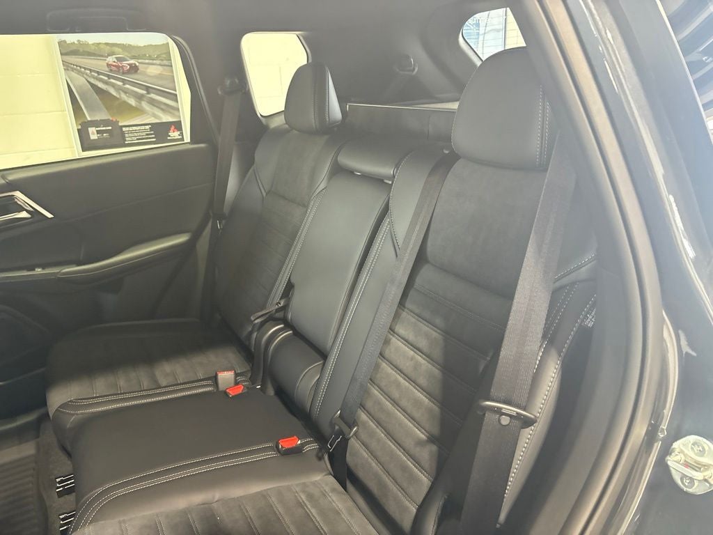 2026 Mitsubishi Outlander LE