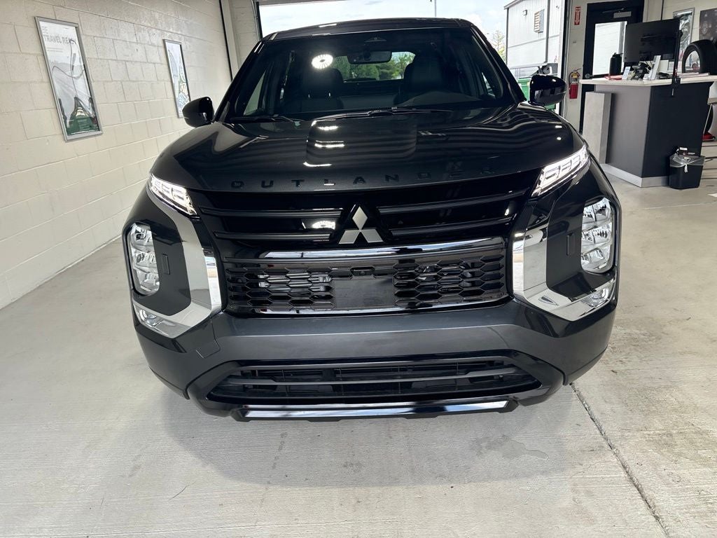 2026 Mitsubishi Outlander LE