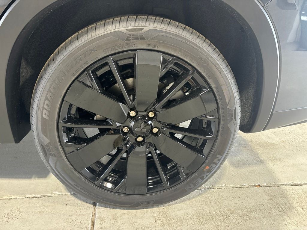 2026 Mitsubishi Outlander LE