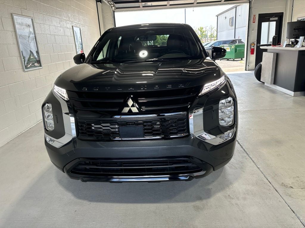 2026 Mitsubishi Outlander LE