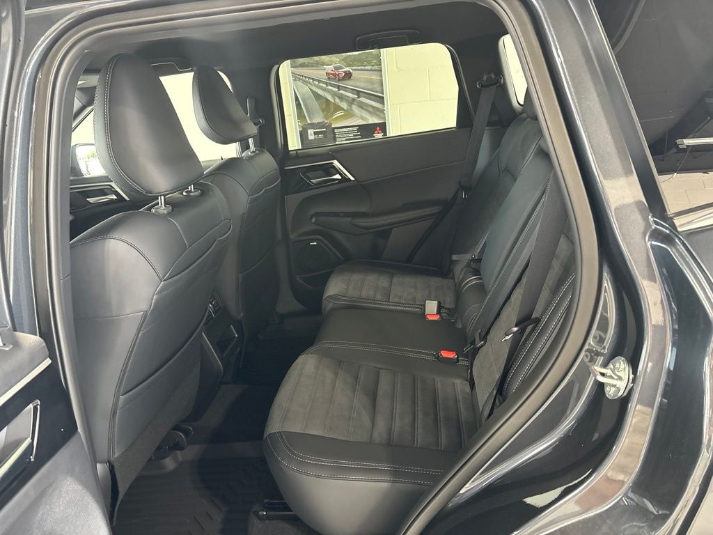 2026 Mitsubishi Outlander LE