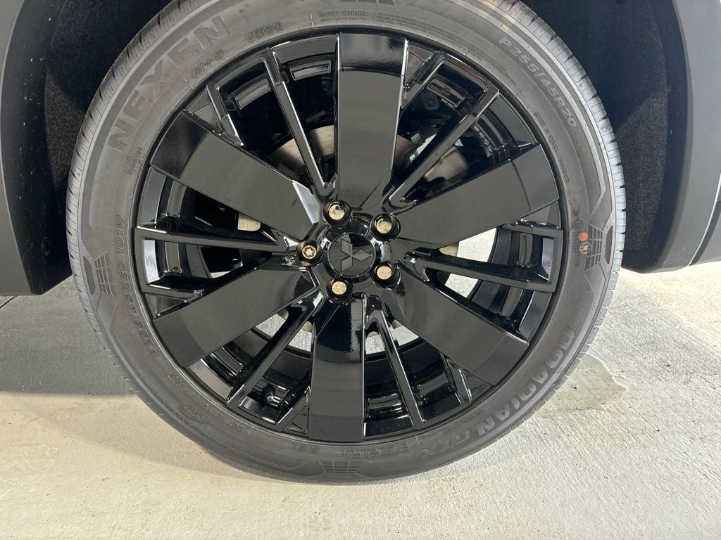 2026 Mitsubishi Outlander LE