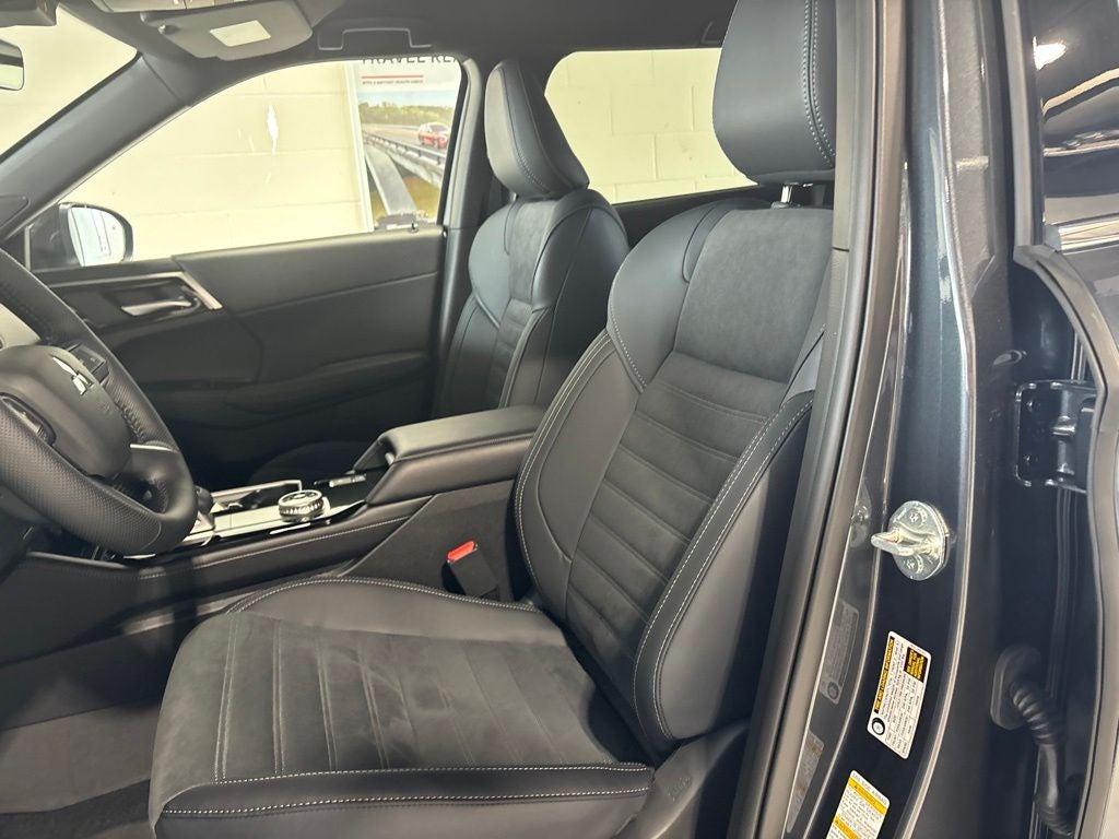2026 Mitsubishi Outlander LE