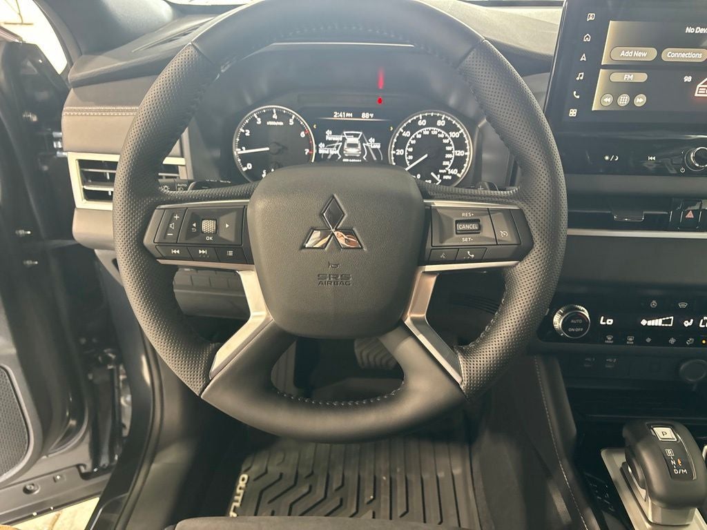 2026 Mitsubishi Outlander LE