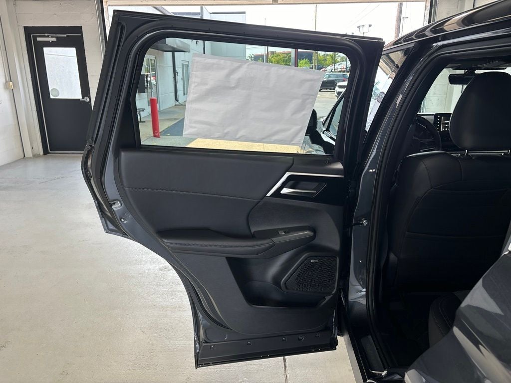 2026 Mitsubishi Outlander LE