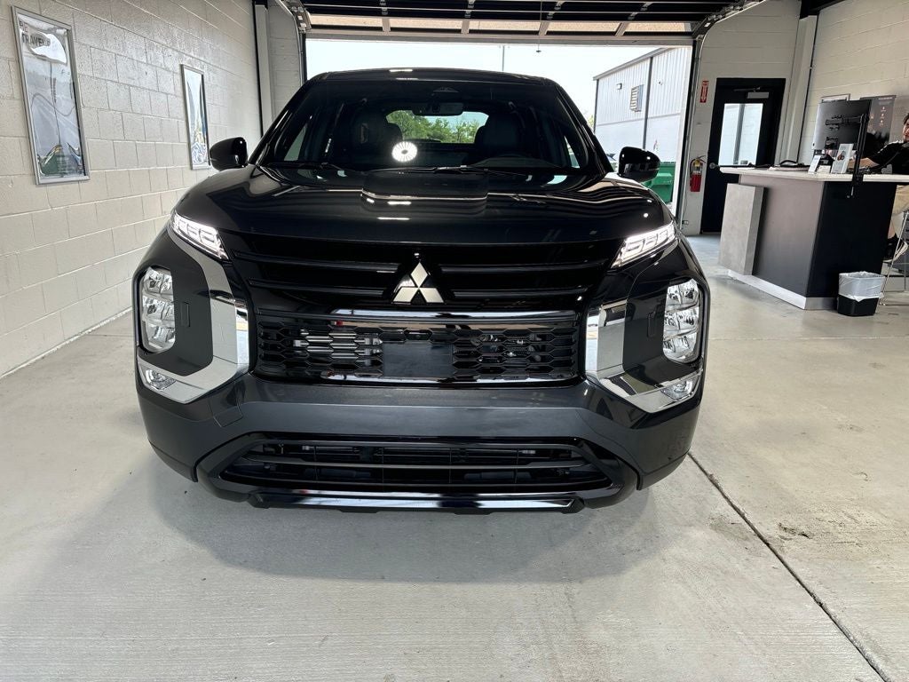 2026 Mitsubishi Outlander LE
