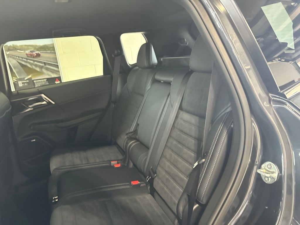 2026 Mitsubishi Outlander LE