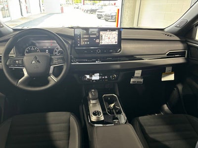 2026 Mitsubishi Outlander LE