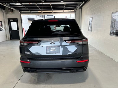 2026 Mitsubishi Outlander LE