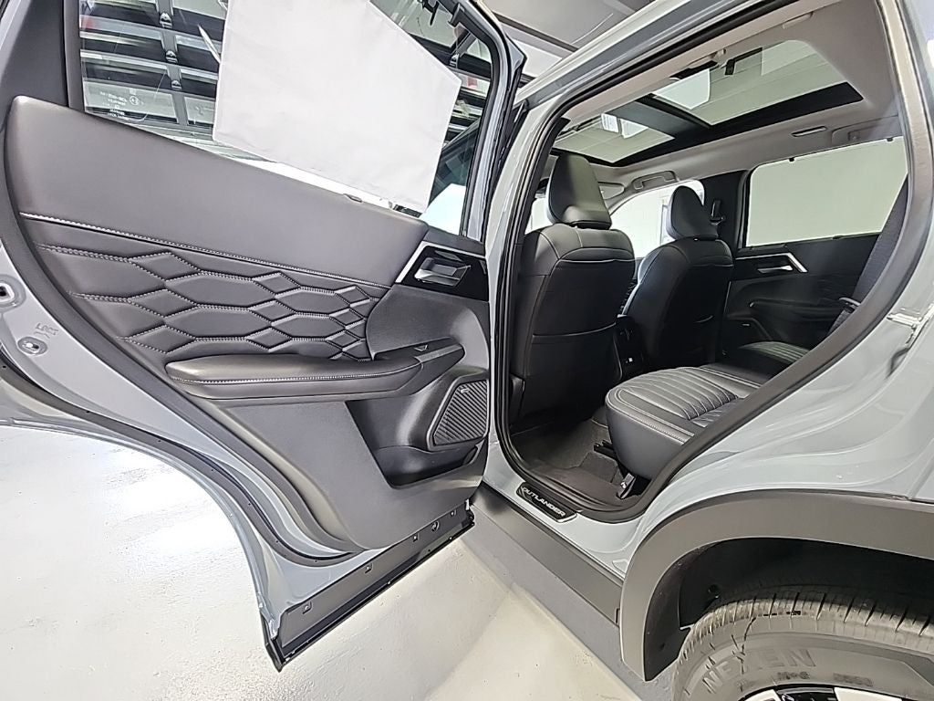 2026 Mitsubishi Outlander PHEV SEL